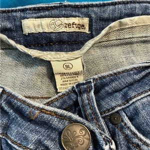1-Juniors Refuge Size 9L Jeans, 3 regular length